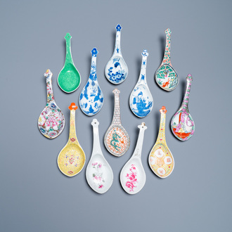 Twelve large Chinese blue and white, famille rose and polychrome spoons, 19/20th C.