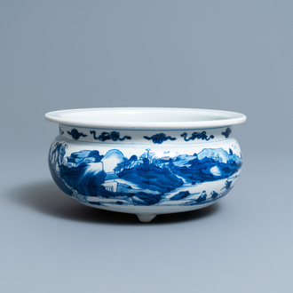 Een Chinese blauw-witte driepotige wierookbrander met figuren in een landschap, Kangxi