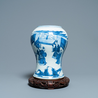 Een Chinese blauw-witte vaas met figuratief decor, Kangxi