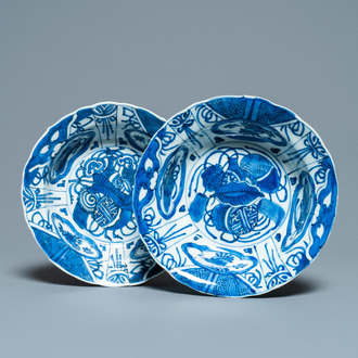 A pair of Chinese blue and white kraak porcelain 'klapmuts' bowls, Wanli