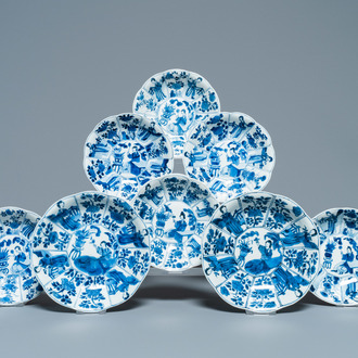 Huit assiettes en porcelaine de Chine en bleu et blanc, Kangxi