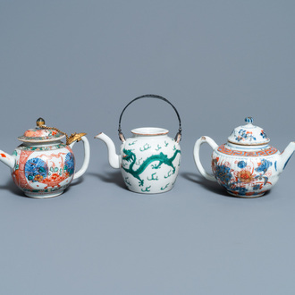 Een Chinese famille verte theepot, een Imari-stijl theepot en een Amsterdams bont theepot, Kangxi en 19e eeuw