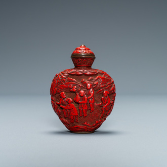 Une tabatière en laque rouge à décor de garçons jouants, ateliers impériaux, Chine, Qianlong/Jiaqing