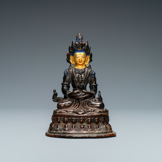 Une figure de Bouddha Amitayus en bronze, Sino-Tibet, 19ème