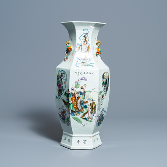 Un vase de forme hexagonale en porcelaine de Chine qianjiang cai, 19ème