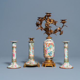 Trois bougeoirs en porcelaine de Chine famille rose de Canton et un vase à monture en bronze doré, 19ème