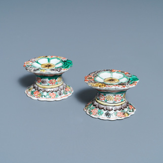 A pair of Chinese famille verte salts, Kangxi