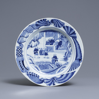 Een Chinese blauw-witte 'theeproductie' schotel, Qianlong