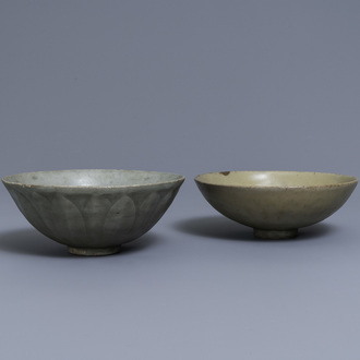 Deux bols en porcelaine de Chine céladon de Longquan, Song/Ming