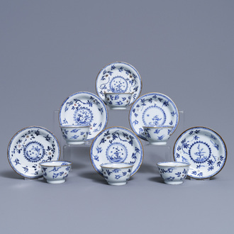 Six tasses et soucoupes en porcelaine de Chine en bleu, blanc et rouge de cuivre, Kangxi