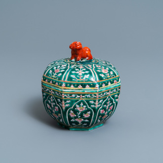 A Chinese Thai market Bencharong bowl and cover, 19th C.