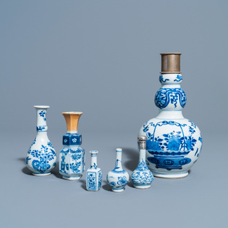 Six vases en porcelaine de Chine en bleu et blanc, Kangxi