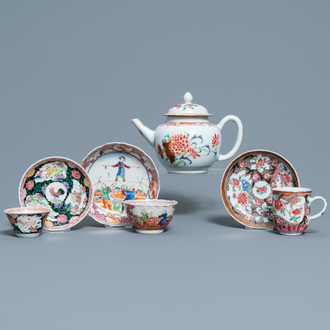 Une théière en porcelaine de Chine famille rose et trois tasses et soucoupes, Yongzheng/Qianlong