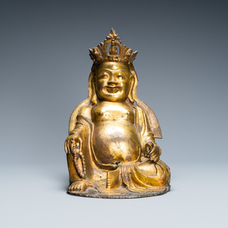 Een Chinese vergulde bronzen figuur van een zittende Boeddha, Ming