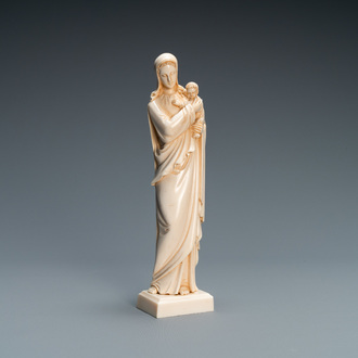 Une statue d'une Vierge à l’Enfant en ivoire sculpté, Dieppe, France, début du 20ème
