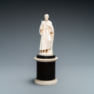 Une statue d'un Saint Ermite en ivoire sculpté tenant un bâton, socle en ébène et ivoire, Dieppe, 19ème