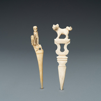 Deux gravoirs en ivoire et os, 16ème et 19ème