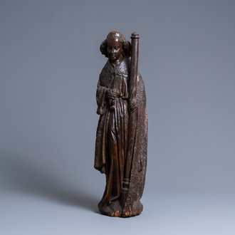 Une statue d'un ange aux Instruments de la Passion en chêne sculpté, Brabant, Pays-Bas du Sud, début du 15ème