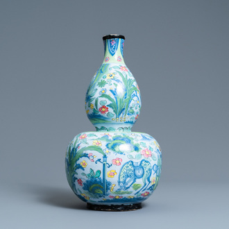 A clobbered Dutch Delft blue and white chinoiserie vase with a pseudo-Chinese mark, ca. 1700