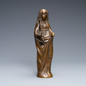 Un ornement de lustre en bronze en forme d'une Vierge, Flandres, 16ème