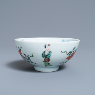 Un bol en porcelaine de Chine famille verte, marque et époque de Yongzheng
