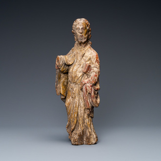 Een gepolychromeerde houten figuur van een evangelist, 16e eeuw