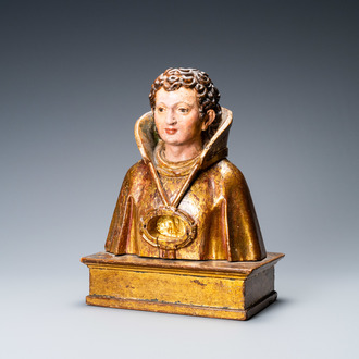 Un buste reliquaire d'un homme en bois polychromé et doré, Italie, 17ème