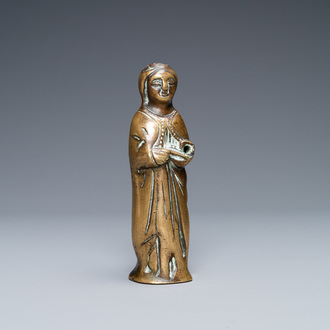 Un ornement de lustre en bronze en forme d'une Vierge, Flandres, 16ème