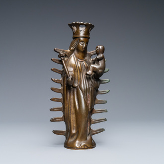 Een bronzen lusterornament in de vorm van een Madonna met kind, Vlaanderen, 16e eeuw