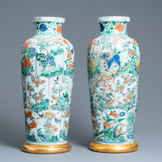 Une paire de vases en porcelaine de Chine famille verte à décor d'animaux mythiques, Kangxi