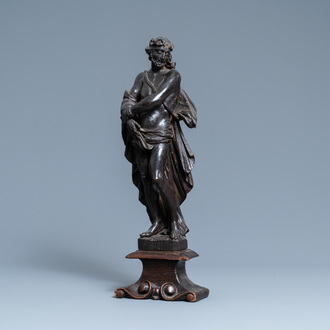 Une statue représentant 'Ecce Homo' en chêne sculpté, vers 1600