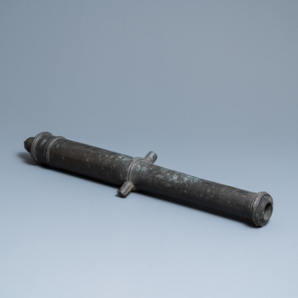 Un canon en bronze à inscription, Chine, 19ème