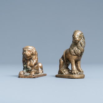 Deux petits modèles de lions en bronze, 16ème