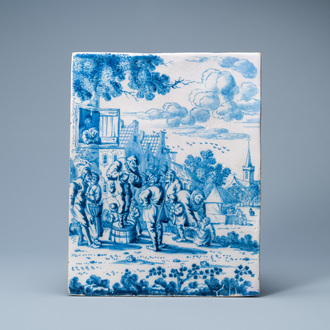 Une plaque en faïence de Delft en bleu et blanc à décor d'une scène de village, 2ème moitié du 17ème