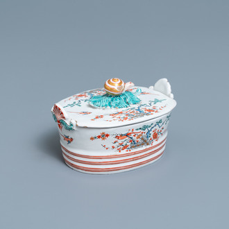 A Dutch Delft polychrome petit feu Kakiemon-style butter tub with a snail finial, 18th C.