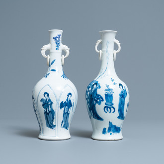 Twee Chinese blauw-witte vazen met olifantenoren, Kangxi