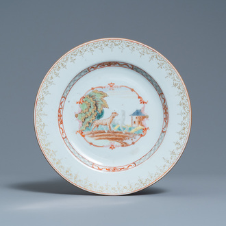 Une assiette en porcelaine de Chine famille rose à décor de la fable 'Le Loup et le Chien' d'après de la Fontaine, Qianlong