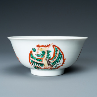 Un bol en porcelaine de Chine famille verte à décor de phénix, marque de Chenghua, Kangxi