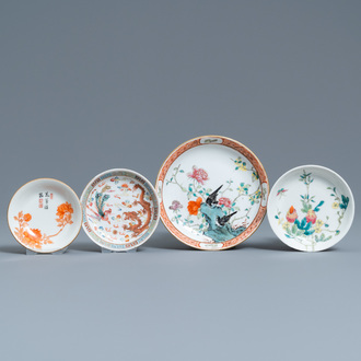 Vier Chinese famille rose en ijzerrode bordjes, Guangxu en Qianlong merken, 19/20e eeuw