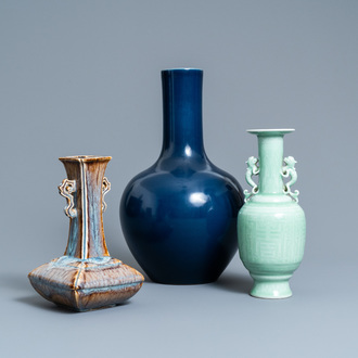 Twee Chinese monochrome vazen en een flambé vaas, 19/20e eeuw