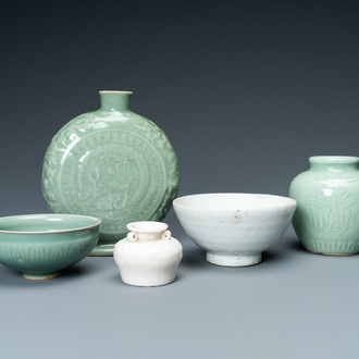 Three Chinese monochrome celadon and blanc de Chine vases and two bowls, 19/20th C.