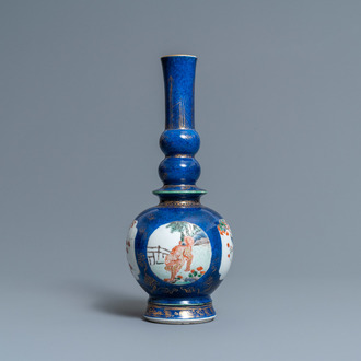 Un vase en porcelaine de Chine famille verte à fond bleu poudré, Kangxi