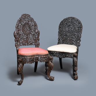 Twee Anglo-Indische koloniale of Ceylonese opengewerkte houten stoelen, 18/19e eeuw