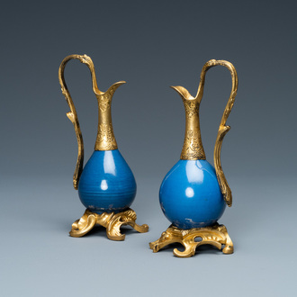 Deux vases en porcelaine de Chine bleu monochrome montés comme verseuses en bronze doré, Kangxi et 19ème