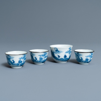 Quatre tasses en porcelaine de Chine 'Bleu de Hue' pour le Vietnam, marque de Tu Duc, 19ème