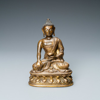 A Chinese gilt bronze 'Medicine Buddha' figure, 17/18th C.