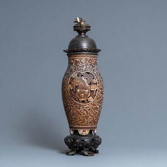 Un vase en biscuit ajouré à décor de lions bouddhistes monté en lampe, Chine, 19ème