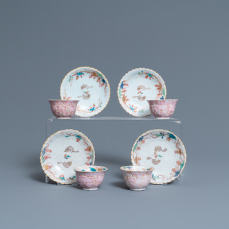 Quatre tasses et soucoupes en porcelaine de Chine famille rose à décor d'écureuils, Yongzheng