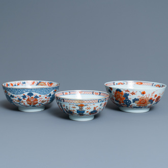 Three Chinese Imari-style bowls, Kangxi/Qianlong