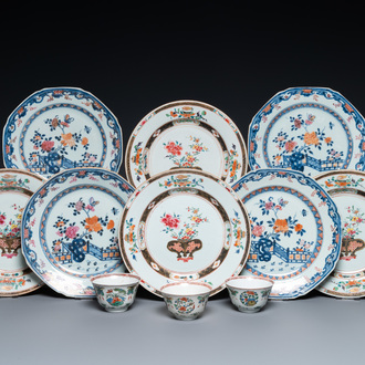 Huit assiettes en porcelaine de Chine famille rose et trois tasses en famille verte, Kangxi/Qianlong